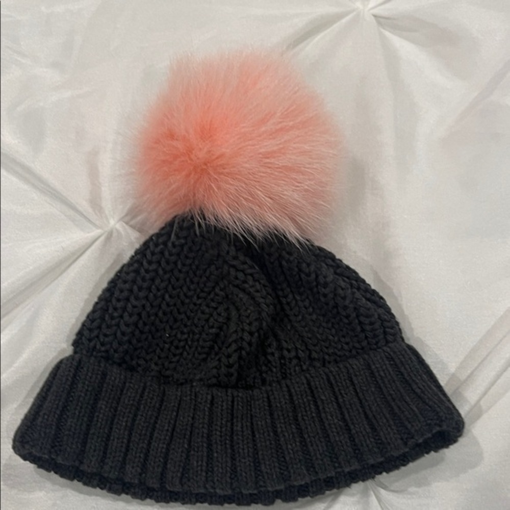 Cozy Charcoal Gray Knit Beanie with Pink Pom-Pom size S - Picture 1 of 5